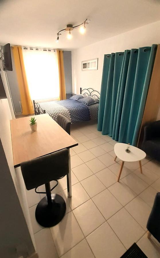 Charmant Studio En Plein Centre Avec Parking Saint-Omer  Exterior foto