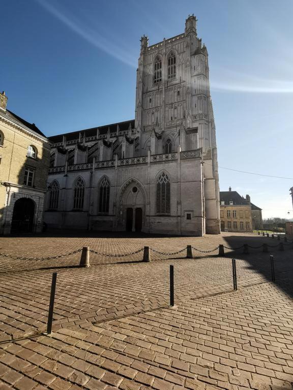 Charmant Studio En Plein Centre Avec Parking Saint-Omer  Exterior foto
